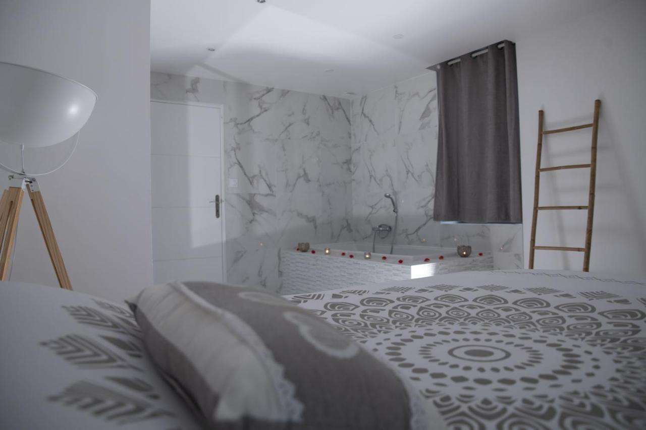 Triplex 110 M2 Centre Historique Avec Jacuzzi Dinan Apartment Ngoại thất bức ảnh