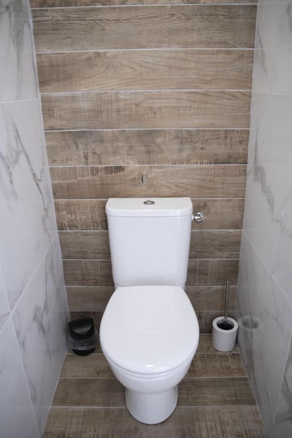Triplex 110 M2 Centre Historique Avec Jacuzzi Dinan Apartment Ngoại thất bức ảnh