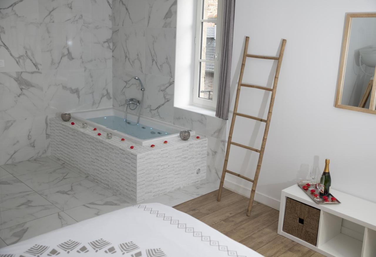 Triplex 110 M2 Centre Historique Avec Jacuzzi Dinan Apartment Ngoại thất bức ảnh